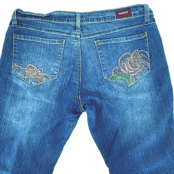 Neeso Women's / Jr's 13 Mid Embroidered Blue Jeans - Picture 11 of 14